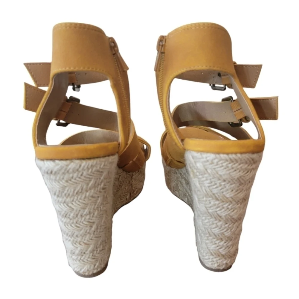 NWOT Report Faux Suede Rope Wedge‎ Sandals Size 7.5